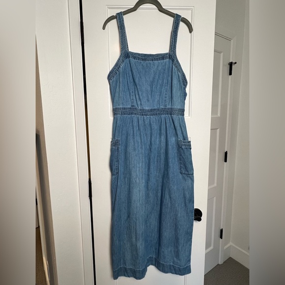 Madewell Demin Midi Apron Dress (6) - Picture 4 of 6